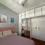 Apartamento C/Vista P O Mar No Leme