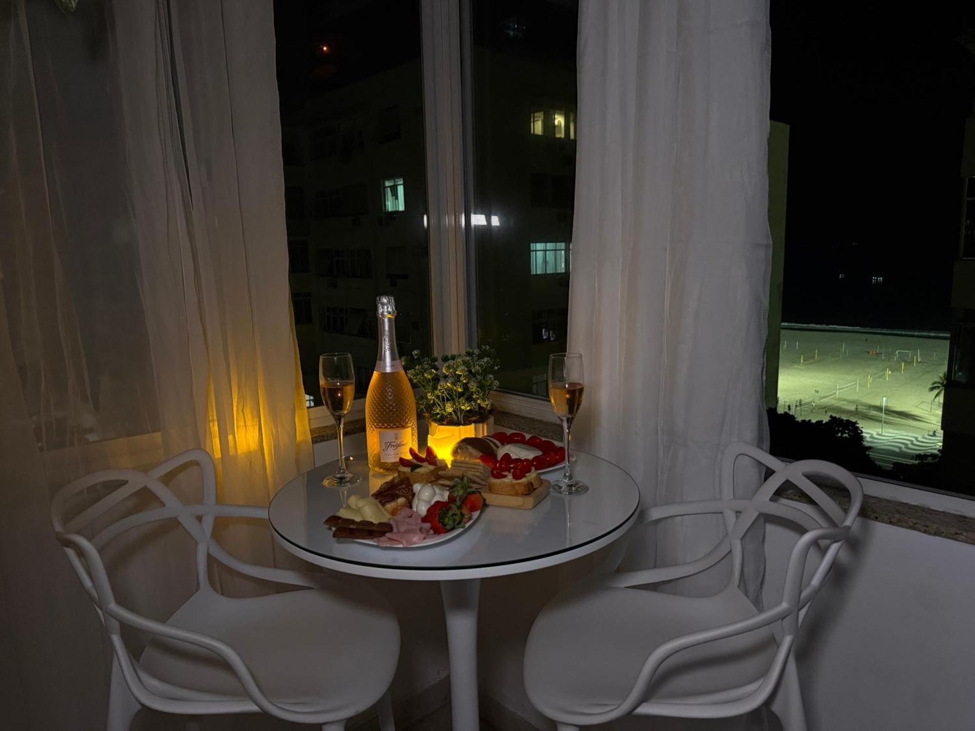 Apartamento C/vista P O Mar No Leme *